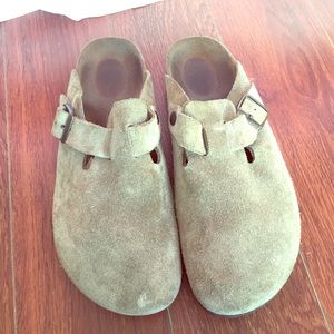 Birkenstock size 10 suede taupe clogs
